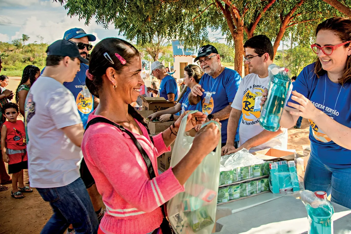Voluntários distribuem doações no Sertão: 150.000 pessoas impactadas por mês (Leandro Fonseca /Exame)